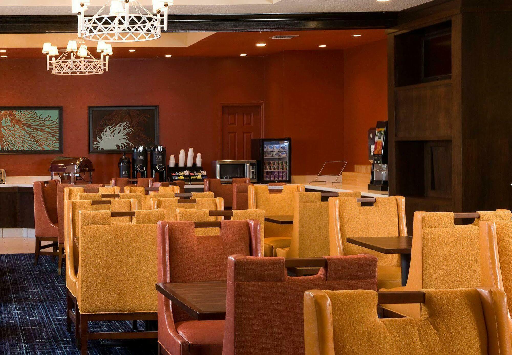 Fairfield Inn & Suites By Marriott Orlando Lake Buena Vista Restaurant foto